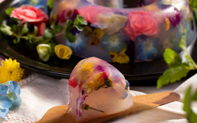 Aspic de limão com flores: Uma sobremesa linda e leve