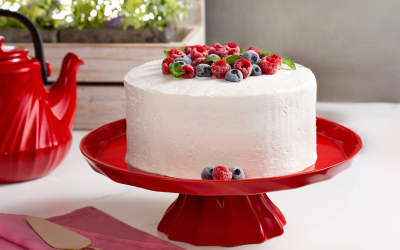 Bolo com frutas vermelhas, perfeito para qualquer ocasião!
