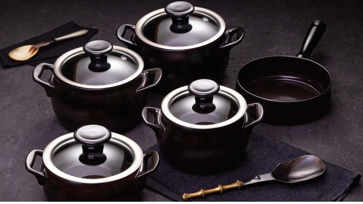 Escolher cerâmica é trazer para casa uma herança milenar cheia de significado. As peças da Ceraflame unem arte, saúde e sustentabilidade para transformar sua cozinha com beleza e propósito.